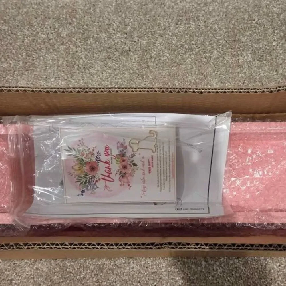 Set of 2 pink floating shelves